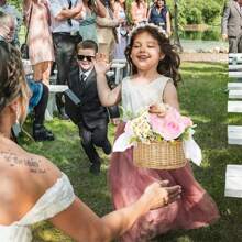 一套柳条花童篮和头饰，手工编织柳条篮，配珍珠手柄和蝴蝶结，仙女花篮，婚礼花童珍珠头饰，适合婴儿派对 - 彩色 - 查看 8