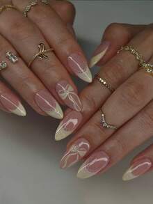 24 件杏仁色法式按压指甲，带蕾丝蝴蝶结和仿珍珠装饰，柔软全覆盖时尚设计，适合派对、约会和日常佩戴美甲用品