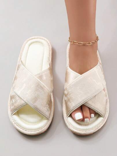 Herbst/Winter Neue Chinesische Art Orientalische Stickerei Satin Kreuz-Kreuz Bequeme Elegante Damen Hausschuhe, Rutschfest