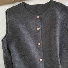 复古迷你纽扣圆领针织背心，宽松百搭柔软秋冬叠穿毛衣背心