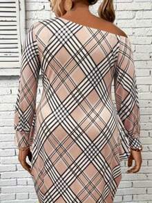 Oversized Striped Print Off-Shoulder Dress - Màu kaki - Xem 2