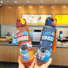 1 pieza Botella de agua de 700ml con diseño de astronauta, linda y duradera, portátil con asa, a prueba de fugas con tapa, adecuada para deportes, fitness al aire libre, juegos, fiestas, escuela, campamento, vacaciones, regalos de cumpleaños, Halloween