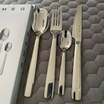 NIEUWE SMEG Western Food Messenset Home 316 roestvrij staal Europees hoogwaardig steakmes en vork Zilver 4-delige roestvrijstalen soeplepel en dessertlepelset