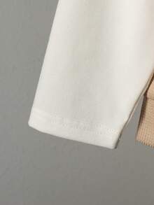 Young Boy字母与华夫格刺绣Polo衫和裤子两件套，春秋 - 杏色 - 查看 3