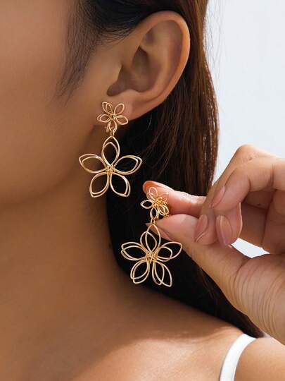 1 Pair Metal Petal-Shaped Dangle Earrings