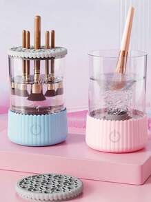 化妆刷清洁器，2025 升级新款二合一电动化妆刷清洁器和烘干机，带 USB，防水，包括收纳支架，可充电/插入式电动化妆刷清洁器，自动旋转深度清洁，带刷子清洁垫，适用于美容化妆刷套装、眼影刷、腮红刷，适用于所有尺寸和款式的化妆刷