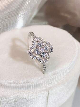 S925纯银四叶草幸运戒指，奢华时尚经典人造宝石结婚戒指，送给爱人、朋友、生日的礼物，适合日常佩戴、旅行、派对，女士精美珠宝，随机盒装