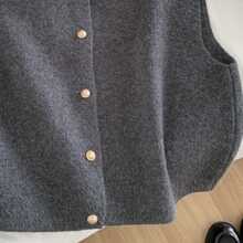 复古迷你纽扣圆领针织背心，宽松百搭柔软秋冬叠穿毛衣背心