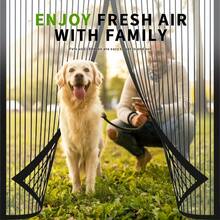 قطعة واحدة من شبكة موسكيتو ماغنيتيك سوداء، مع شريط إغلاق مغناطيسي، إغلاق ذاتي، ممر غير مرئي، سهل التركيب والإزالة، يأتي مع صنبور لاصق وأساور تركيب ذهبية، لا يتطلب الحفر، متوفر بخطوط متعددة (80 سم - 140 سم) و 210 سم، مناسب للأبواب الخارجية، باب الشرفة، الأغطية