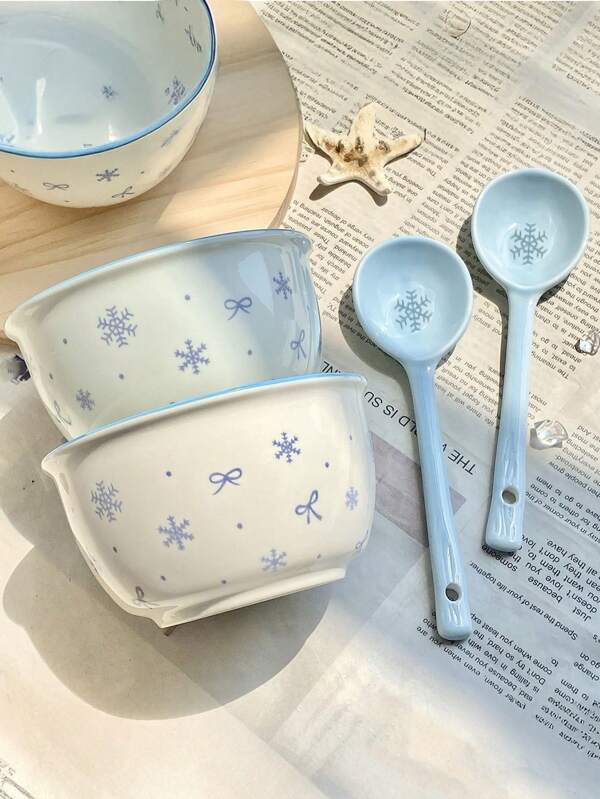 4 قطع من طقم أدوات المائدة السيراميكية، تشمل 2 وعاء و 2 ملعقة، بتصميم فراشة زرقاء ثلجية، وعاء إفطار للشوفان، وعاء حلوى جميل، وعاء آيس كريم صيفي، طقم أدوات مائدة خزفية، طقم أدوات طعام، لتناول الحبوب والشوربة والسلطة واللبن والفواكه، مناسب للمنزل والمطبخ والمطعم، آمن للفرن والميكروويف وغسالة الأطباق، فاخر وعملي، أدوات مائدة لشخصين