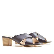 Elodie Sandalias Colmar de Napa Marrón para Mujer con Tacón Medio de 50mm - Elegancia y Comodidad Atemporal en Diseño Español. Descubre el toque sofisticado que estas sandalias de piel napa te brindan, ofreciendo un ajuste perfecto y excepcional confort. Ideales para cualquier ocasión, su versatilidad y estilo refinado se adaptan a eventos sociales y salidas casuales. Disponibles en tallas 35 a 42, son un accesorio imprescindible que eleva tu look con su acabado elegante y suela de goma antideslizante. - Marrón - Ver 1