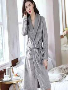 冬季保暖休闲法兰绒睡袍女士睡衣，毛绒柔软长浴袍保暖，家居披肩领睡袍，优质女士睡袍毛绒柔软长浴袍保暖羊毛披肩领水疗浴袍加厚适合秋冬季、温泉、水疗、家居服、送礼、男女通用。