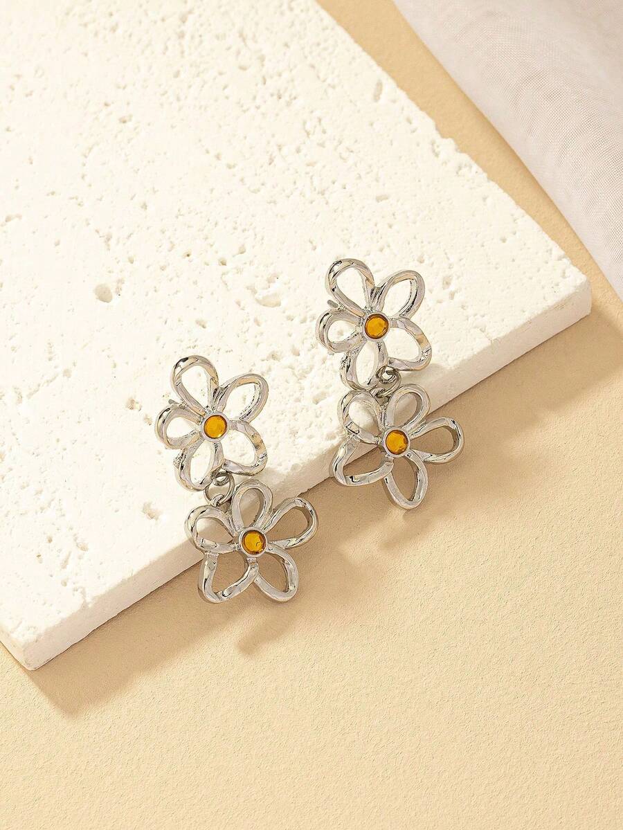 1 Pair Metal Petal-Shaped Dangle Earrings - Silver - View 1