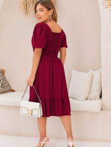 Vestido Midi Feminino Viscolinho com Forro Gola Quadrada Manga Curta com Babado