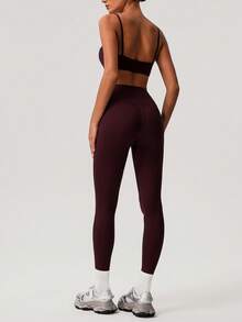 Sodalemon 女士纯色加厚运动文胸和瑜伽紧身裤两件套，简约设计，适合健身训练 - 酒紅色 - 查看 3