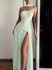 Vestido de cóctel con cintas de colores contrastantes, moda minimalista para el verano