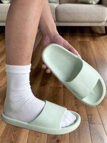 Pantuflas de moda para mujer, de material EVA con puntera abierta y suela blanda, transpirables y cómodas, negras para uso casual diario, aptas para caminar tanto en interiores como en exteriores, pantuflas esenciales para el trayecto diario - Verde - Ver 4