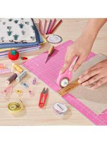 Dao cắt xoay 45mm, 5 lưỡi thay thế, tay cầm tiện dụng có khóa, thích hợp cho vải, da, đồ thủ công, may vá, ch quilting, dao cắt vải xoay hiện đại dùng trong gia đình - Phù hợp cho cả người thuận tay trái và tay phải (Màu hồng) - Nhiều màu - Xem 9