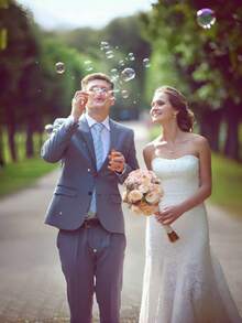 12/24 unidades Varitas de burbujas mini, adecuadas para regalos de fiesta de cumpleaños, obsequios para invitados, premios, bodas y fiestas al aire libre, suministros para fiestas de dinosaurios, colores aleatorios, esenciales para mejorar la atmósfera (botellas vacías, sin solución de burbujas)