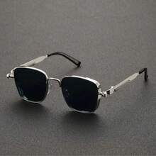 复古蒸汽朋克风格男士金属方形时尚眼镜，时尚精致，轻巧便携，完美展现独特风格。无论是节日还是特殊场合，都是绝佳之选。