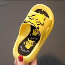 pokemon Children's Cartoon Pikachu Slippers, Boys' Non-Slip Design Slippers And Sandals With Soft Soles, Suitable For Toddlers/Young Children/Older Children In Summer For Use In Bathrooms, Indoors, And At Home. Cute And Soft-Soled Cartoon-Style Beach Shoes For Boys And Girls.