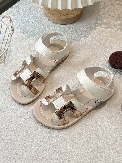 1 Pair. For Girls Aged 3 - 10. With Metallic - Textured Decorative Straps. Made Of Synthetic Leather. Anti - Slip And Wear - Resistant. Open - Toed And Low - Top. Hook - And - Loop Fastener With Flat Heels. Fashionable And Exquisite Style. Sandals. Suitable For Summer Outings And Daily Wear.