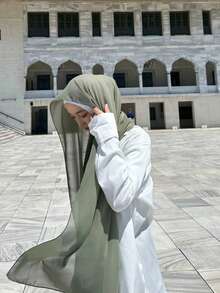 1件女士纯色头巾，仿珍珠雪纺柔软头巾，休闲阿拉伯保守素色头巾，适合中东日常佩戴，女士长袍配饰 - 青檸色 - 查看 2