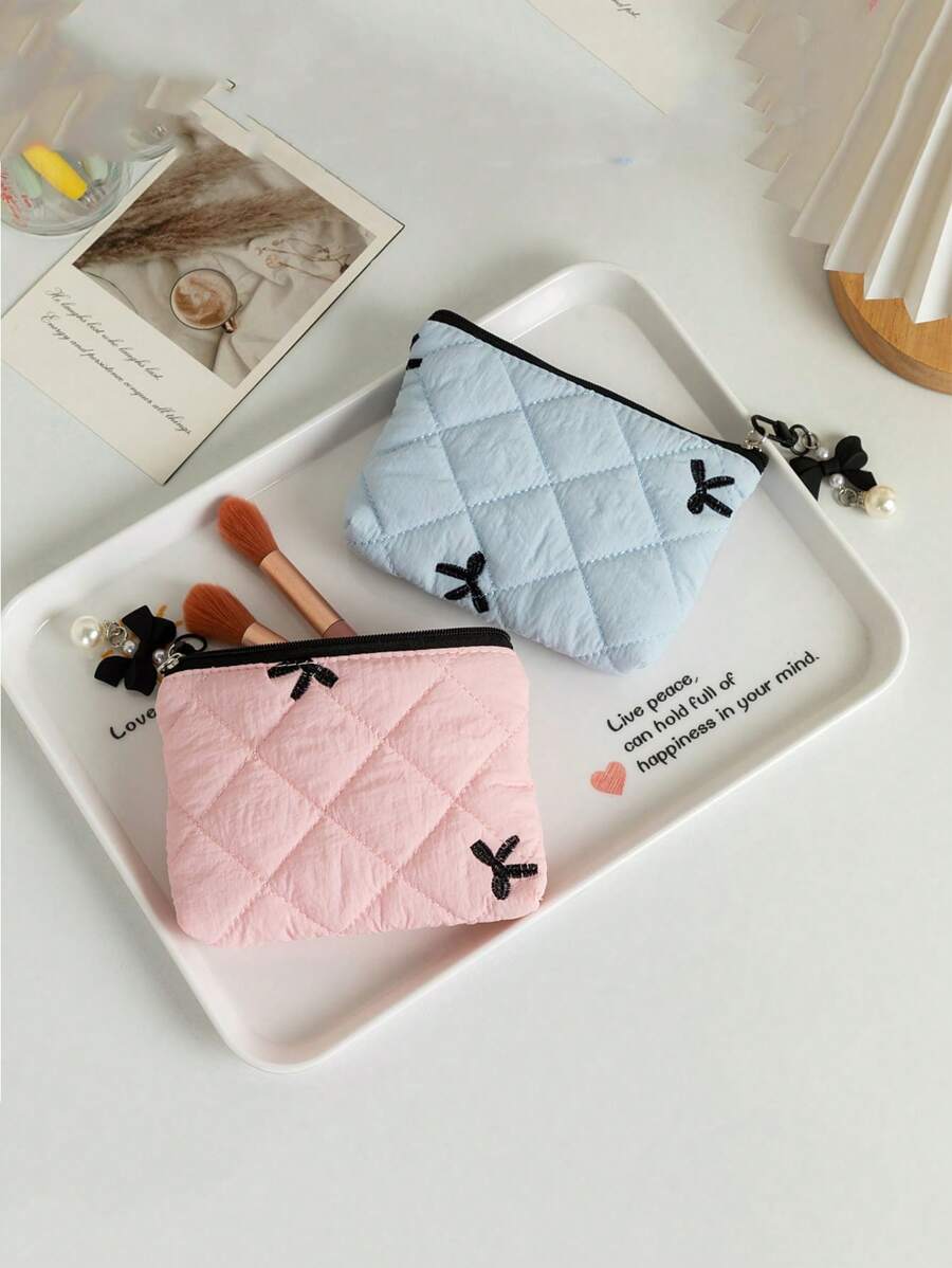 1 Piece Cute Ruffled Square Coin Purse With Bow Pattern Mini Lipstick Organizer Bag With Detachable Bow Pendant Portable Cosmetics Bag With Zipper Women's Makeup Storage Bag Soft Fabric Sanitary Napkin Organizer Bag Fashionable Clutch Pouch Wallet Small Items Storage Bag For Key, Earphone, Coin, Lipstick, Lip Oil, Card, Girls'Accessories College Vacation Cruise Summer Holiday Essentials Organizer Bag