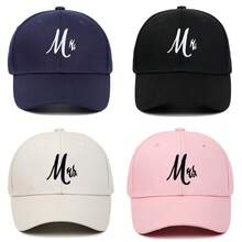 Boné de Beisebol com Top Rígido Bordado Sr. e Sra. com Logotipo em Fita, Boné de Beisebol Ajustável Bordado, Acompanha 1 Gancho de Chapéu