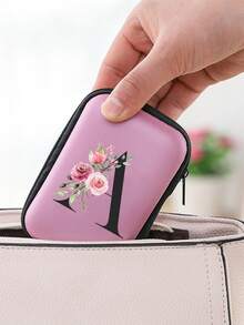 Borsa organizer in EVA con iniziali da A a Z, colore rosa, borsa per conservare cavi dati e linee USB per il viaggio, custodia per l'archiviazione di elettronica come cavi, caricabatterie, cuffie, porta auricolari per festival musicali. Accessori tech portatili e pratici per il viaggio, portafoglio con cerniera per conservare tutto il necessario. Adatto per viaggi, lavoro, scuola, conservazione di caricabatterie e organizzazione dei cavi nella camera da letto.