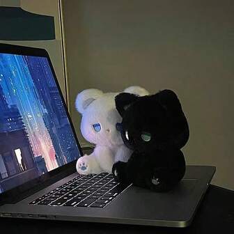 1pc 2025 New Cute Heterochromia Cat Plush Doll, High-Quality Soft Doll, Cartoon Sitting Pose Stuffed Animal, Emo Heterochromia Cat Doll, Gift For Friends, Holiday/Birthday/Perfect Gift