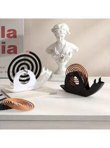 1 pezzo Portacoil in plastica resistente con mosquito a forma di , anti-incendio e anti calore, porta-incenso integrato e astratto, decoro domestico carino, adatto per camera da letto, bagno, ufficio, piatto d'incenso alla moda bianco e nero