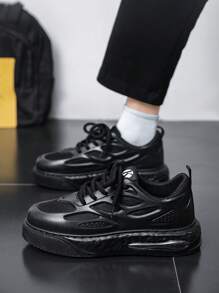 2025年新款男士透气休闲运动鞋，黑色一脚蹬鞋，时尚工作鞋