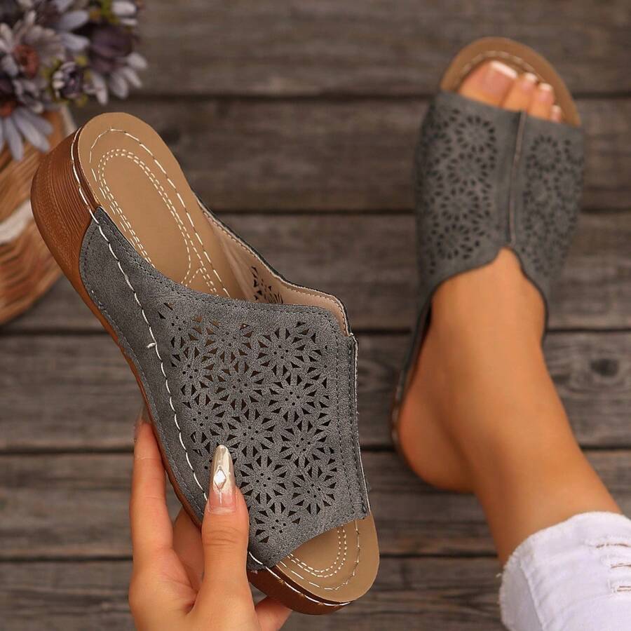 2025 New Women Casual Slippers Solid Color Bohemian Hollow Out Vacation