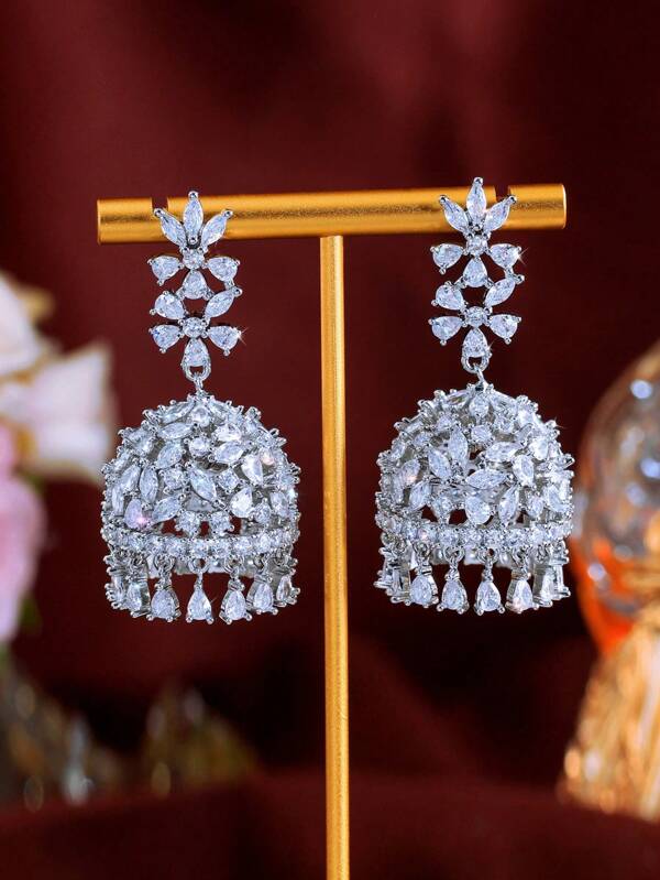 1 paire de boucles d'oreilles de luxe à longues pendeloques chandelier pour femmes, pour mariage, soirée, avec zircone cubiques brillants. Bijoux pour fête, cérémonie