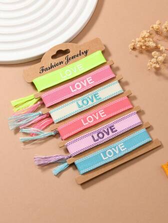 6 pièces Bracelets de style bohème tressés à la main avec motif brodé LOVE. Convient comme cadeau pour la famille, les amis, les étudiants, les festivals. Peut être porté pour les fêtes, les voyages, le quotidien, la plage.