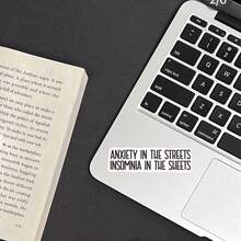 趣味心理健康贴纸 - “街头焦虑，床单失眠”，笔记本电脑贴纸，水瓶贴纸，讽刺贴纸 - 彩色 - 查看 4