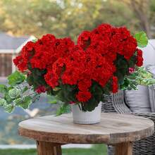 4 株人造天竺葵，逼真的粉色花朵搭配绿色叶子，适合室内外装饰，非常适合花园、门廊、露台、窗台花箱和悬挂花盆、花园装饰、季节性展示、免维护植物、人造户外花卉、家居装饰、万圣节装饰、秋季装饰 - 彩色 - 查看 4