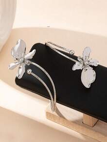 1 件欧美夸张金属花手镯，时尚开口袖口臂环，适合女性休闲佩戴 - 銀色 - 查看 2