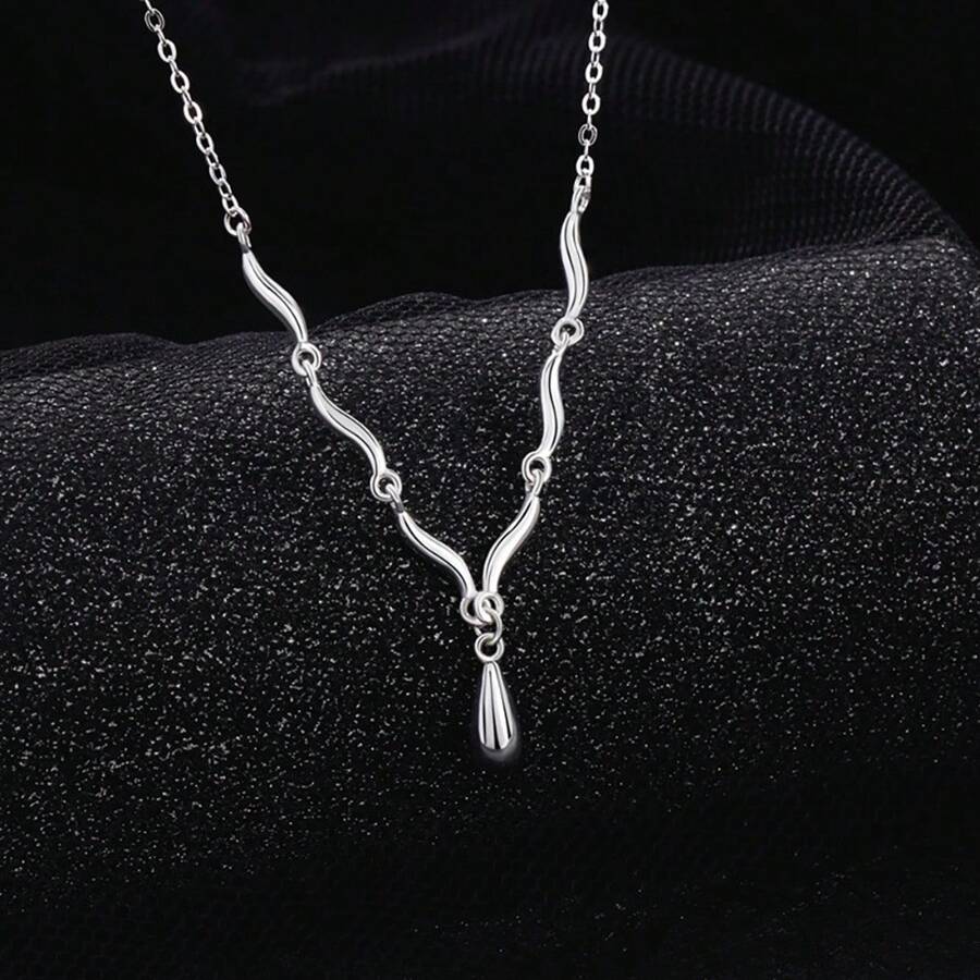 Simple And Stylish High-End S925 Wave Waterdrop Necklace For Women. New Waterdrop Necklace. Size 40 + 5 Cm. Suitable For Gifts For Girlfriends And Birthday Gifts.