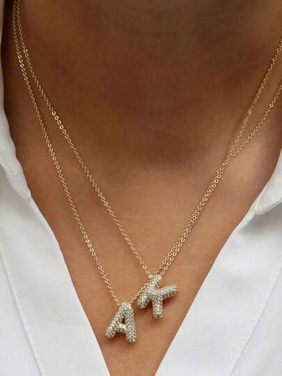 1 件粗体微镶嵌锆石泡泡字母项链，26 个字母吊坠