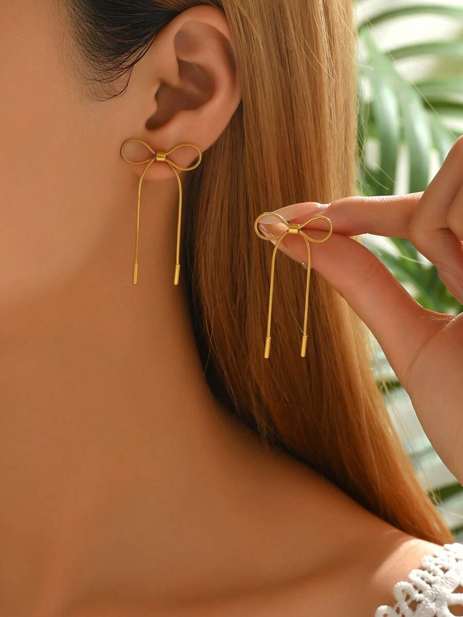 1 pereche de cercei eleganți cu ciucuri și fundă, design strălucitor de culoare aurie, delicati și grațioși, potriviți pentru diverse ocazii