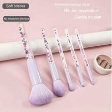 طقم فرش مكياج جديد لموسم العودة إلى المدرسة - 5 قطع، مقبض لؤلؤي ملون، شعيرات ناعمة، يشمل فرشاة البودرة وفرشاة ظلال العيون وفرشاة البرايتنر وفرشاة الكونسيلر، طقم مكياج كامل