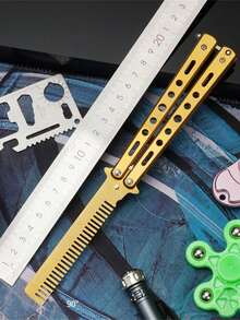 1把可折叠蝴蝶梳，男士钢梳，训练工具抛掷梳，未开刃不锈钢材质，适合户外初学者、返校季、旅行度假必备、女士美发配件、梳子、发刷、边缘梳、梳头、梳理头发、解结梳、球形梳、迷你发刷、发刷套装、木梳、发刷、梳子、后梳、发刷、边缘梳、梳头、发刷套装、梳理头发、迷你发刷、解结梳、美发产品、美发工具、美发用品、护发、卷发梳、理发师、理发配件、美发设备、旅行必备、发型、美发、发刷、后梳、造型梳、卷发梳、边缘梳、梳头、梳头、发刷套装、梳理头发、卷发梳、解结梳、女士发刷、头发、旅行、头发产品、美发工具、美发用品、理发师、理发配件、理发店、美发设备