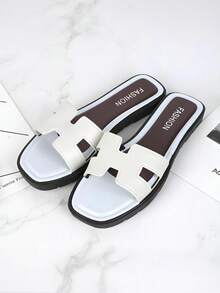 女士复古平底凉鞋 - 露趾设计，适合户外穿着和日常搭配，夏季清凉拖鞋，PVC材质，H字母设计，防滑软底，时尚户外鞋，沙滩拖鞋，INS风拖鞋，网红同款，轻便耐穿，韩版