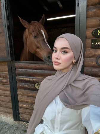 قطعة واحدة حجاب للنساء بلون أحادي، وشاح رأس شيفون مزين بخرز اصطناعي، وشاح رأس محافظ عربي عادي، مناسب للاستخدام اليومي في الشرق الأوسط مع الملابس