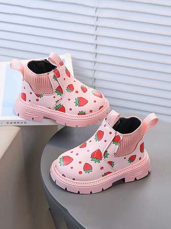 1 par de botas estilo británico para niñas, nuevas botas cortas con diseño de fresa para otoño/invierno 2025