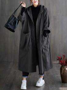 女士宽松轻薄长款风衣，民族风，带大口袋，纽扣前襟，连帽设计，休闲百搭，适合秋冬季穿着。