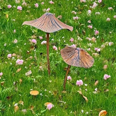 Set Of 2 Vintage Brown Metal Mushroom Garden Decorations - Rustic Outdoor Fairytale With Greenery Accents, Waterproof Lawn Patio Decorations Suitable For Potted Plants, Garden Art