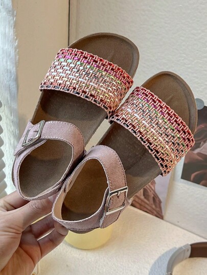 Sandalias deportivas brillantes y elegantes tejidas para niñas, perfectas para comodidad en vacaciones tanto interiores como exteriores